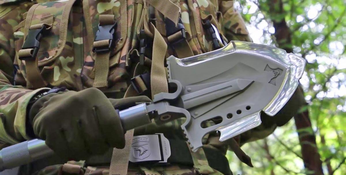 All-in-One Multifunctional Shovel – For adventurous outdoor activities