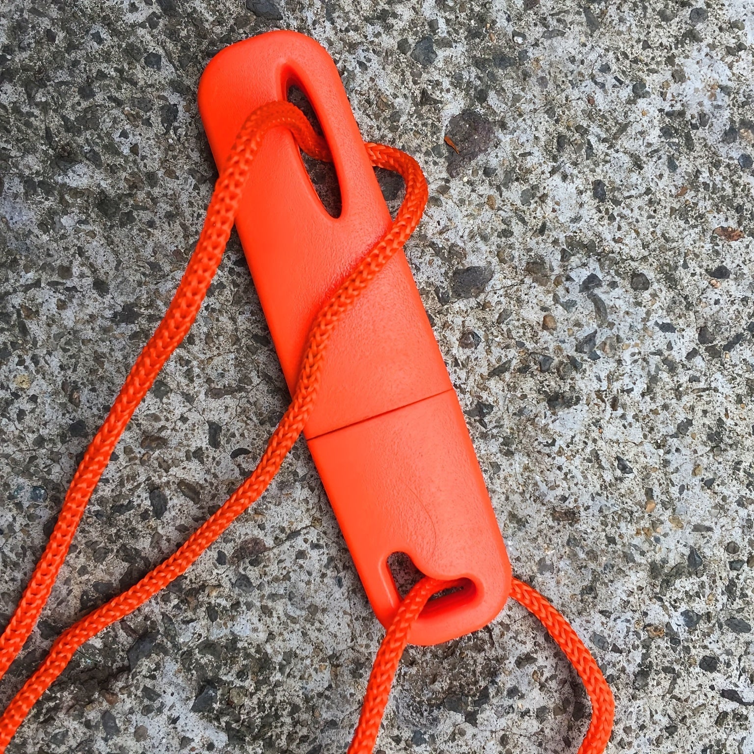 Survivor Flint - Durable magnesium fire starter for adventurers